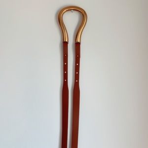 Horseshoe-shaped buckle belt in Tan